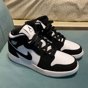 Air Jordan 1 Mid SE (GS)